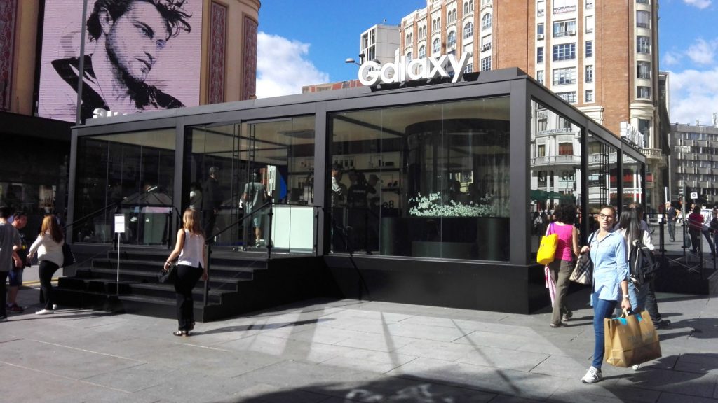 Mit 80 Kisten um den Globus