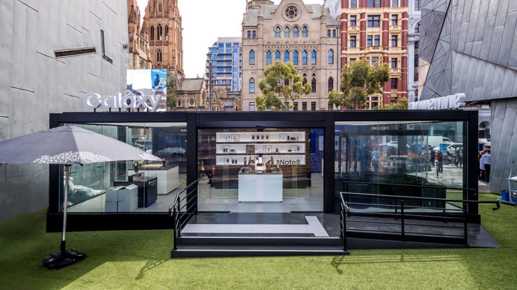 Mit 80 Kisten um den Globus