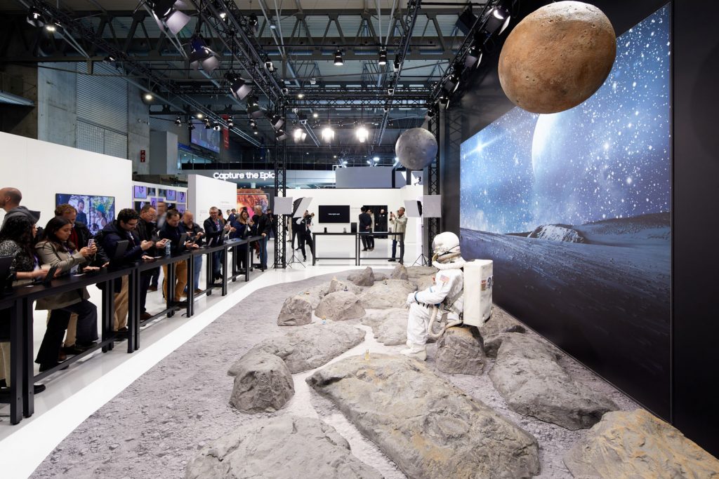 Bunte Grafiken und räumliche Gestaltung