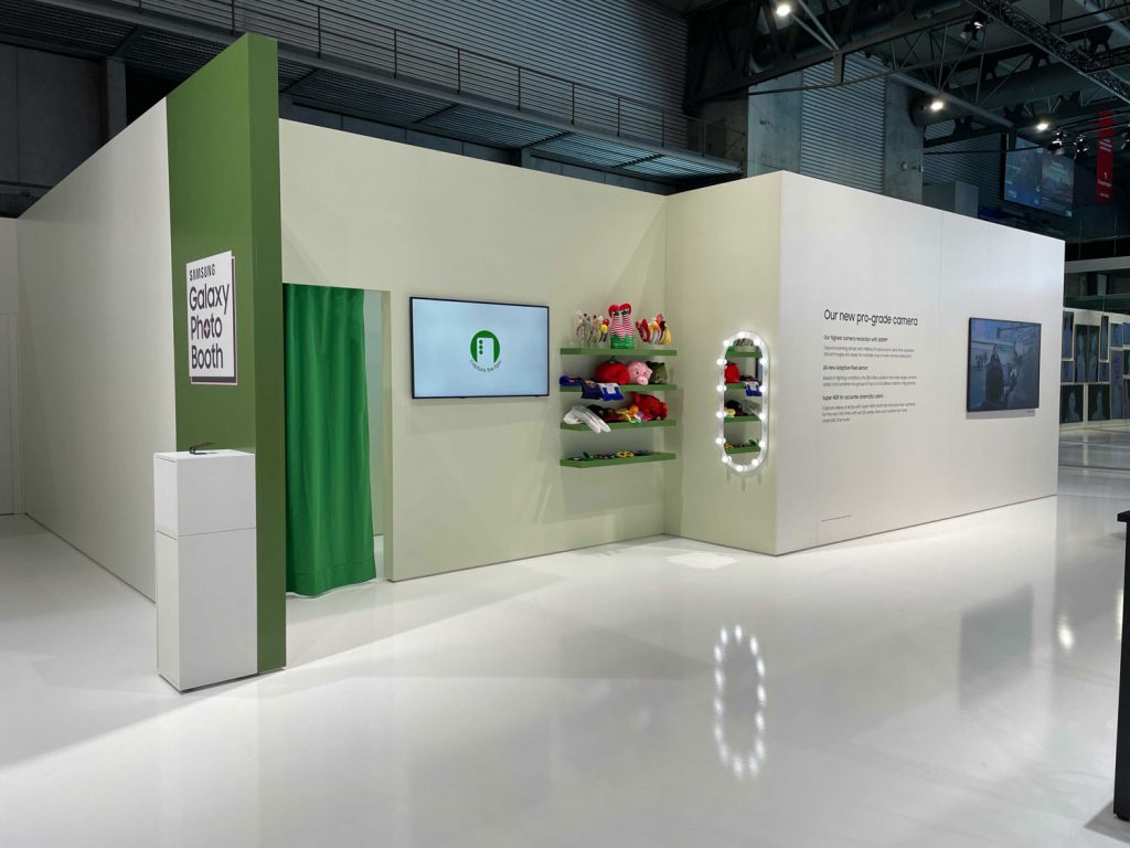 Bunte Grafiken und räumliche Gestaltung