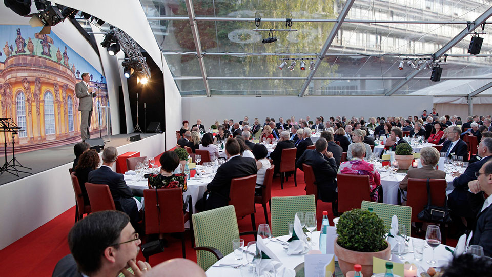 Max Raabe Makes A Great Show