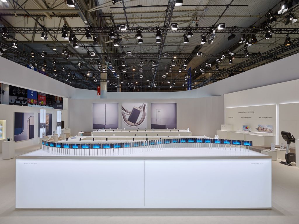 Mit Vitrinen um die Welt