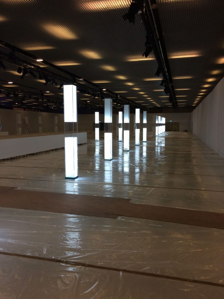 Mit Vitrinen um die Welt