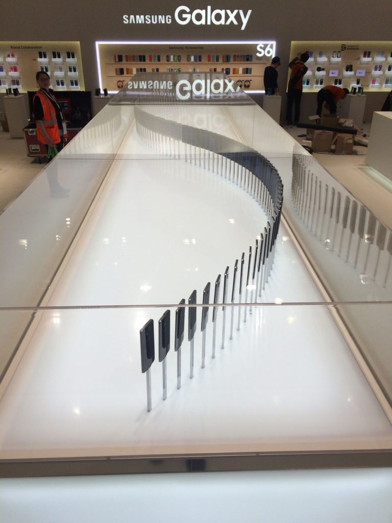 Mit Vitrinen um die Welt