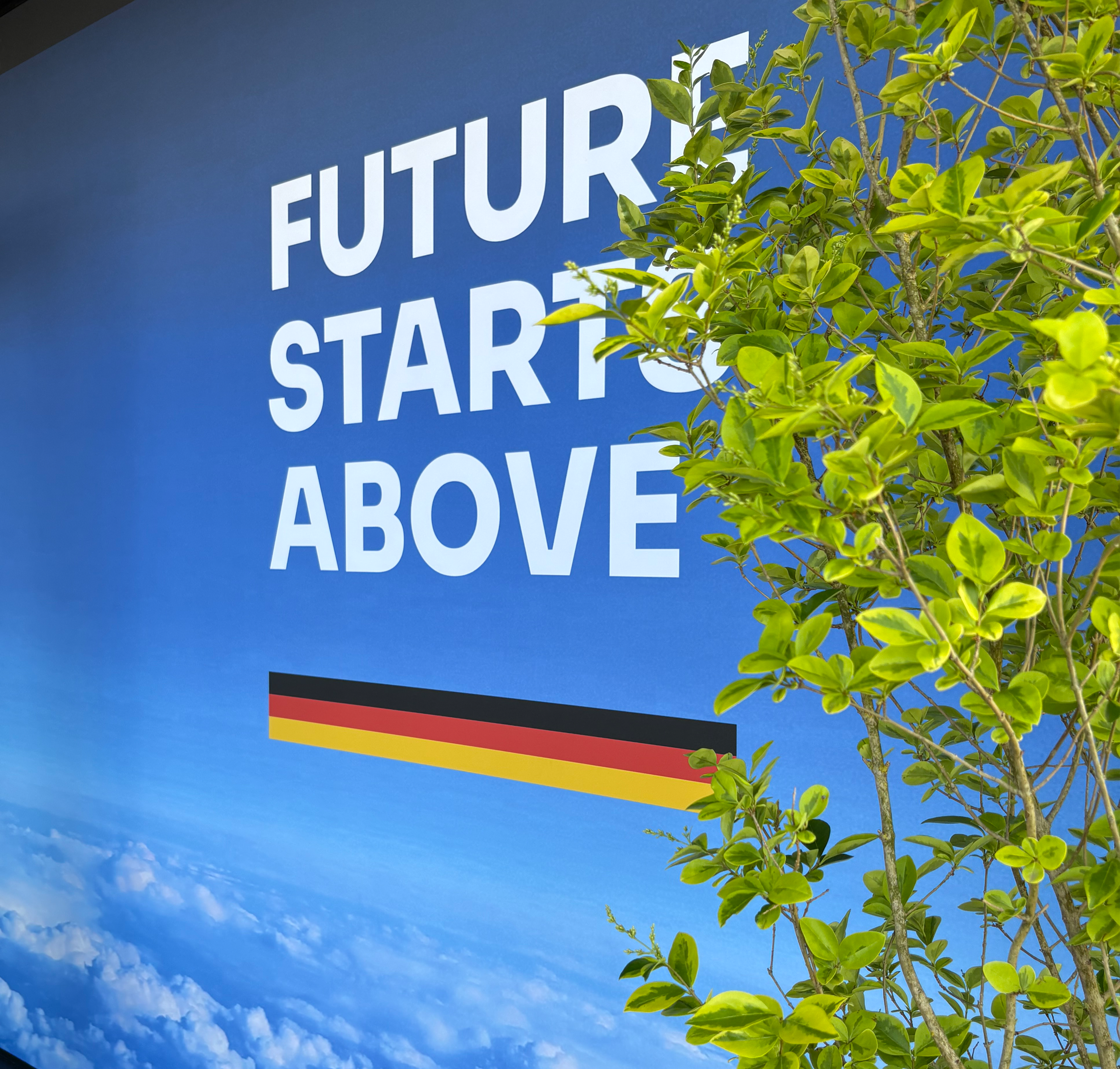 Begehbare Kampagne: „Future starts above“